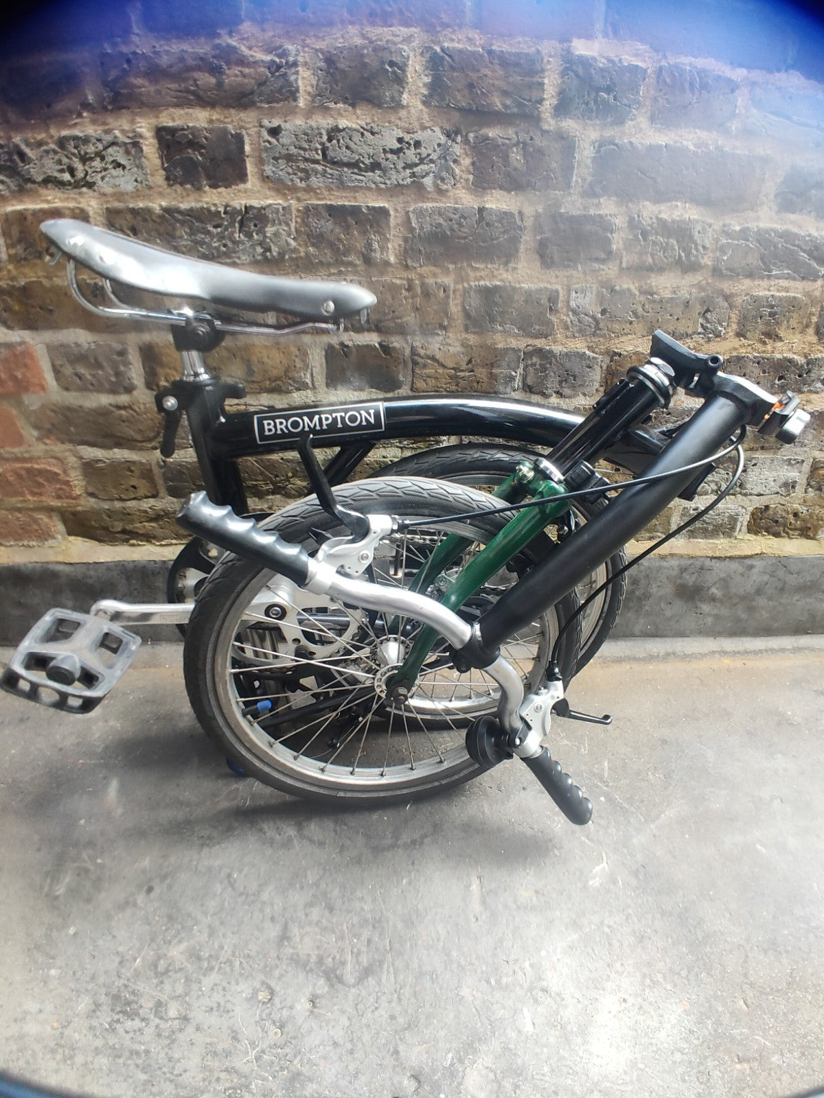 Attractive Brompton single speed folding bike leather saddle
