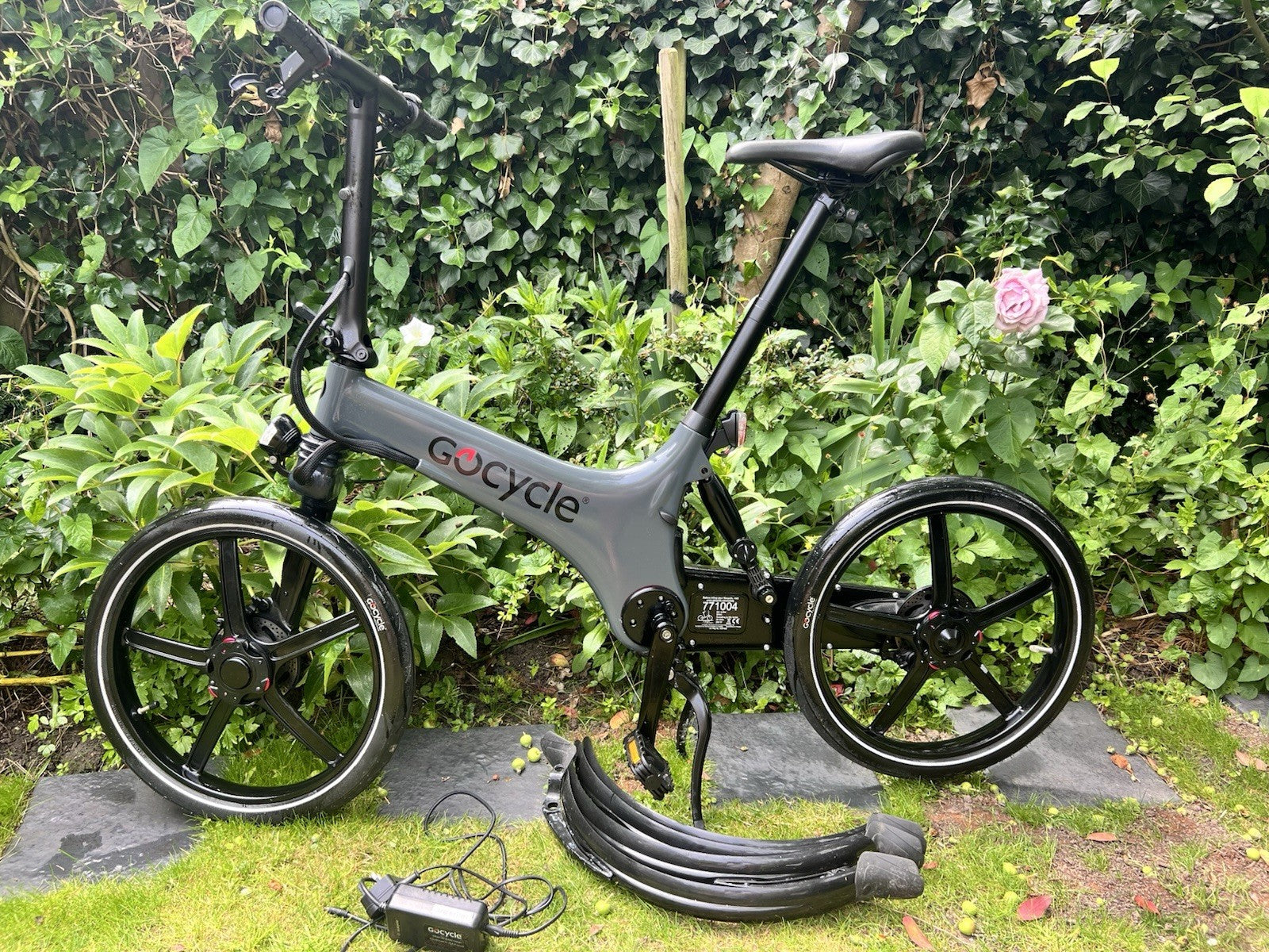 JOBLOT of 4 Gocycle bikes