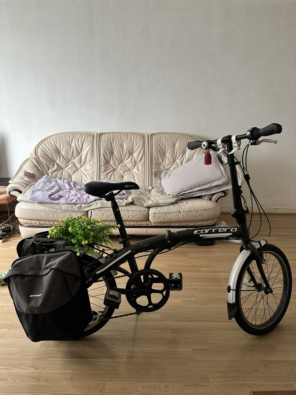 Carrera Intercity 20in Folding Bike Black/Silver Rear Rack Mudguards V-Brake