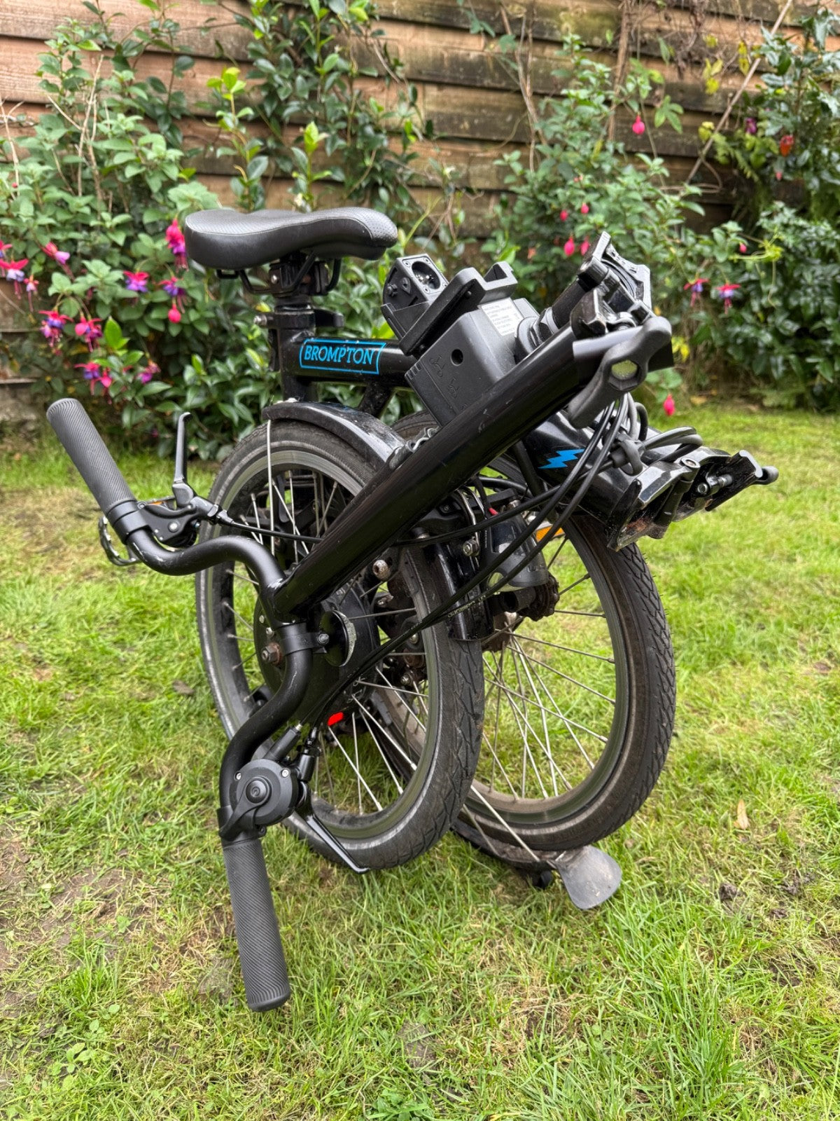 Brompton Electric 3speed folding bike in very good condition