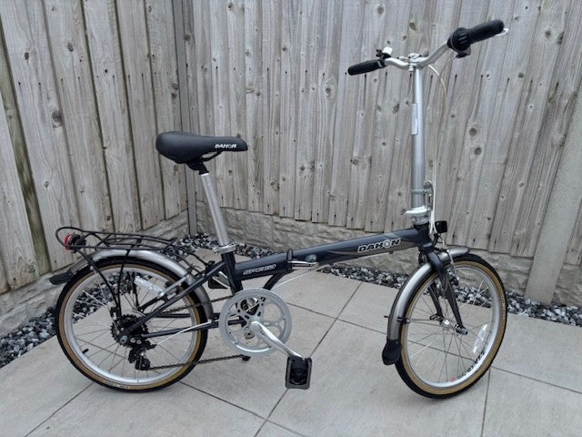 Dahon Speed folding bike, 7 gears, 20" wheels, metallic grey. With storage bag.