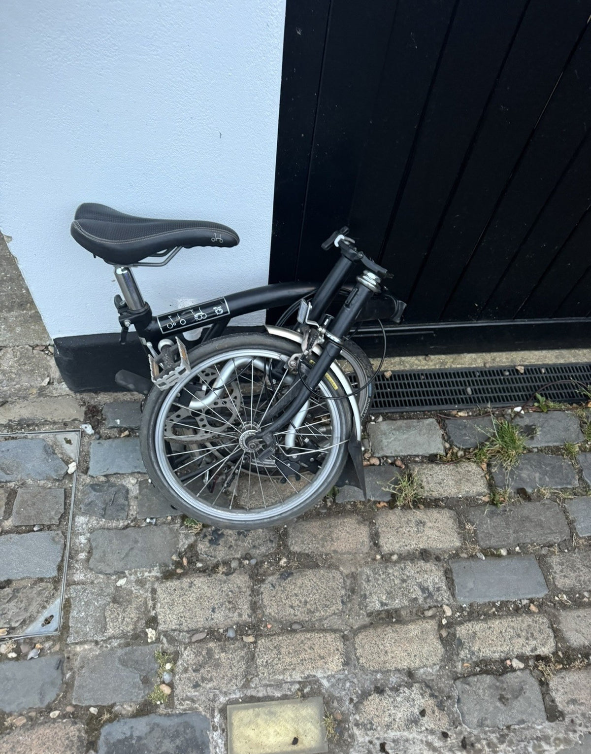 Brompton 3-Speed Folding Bike – Black – Compact/Small Frame  Worldwide Shipping