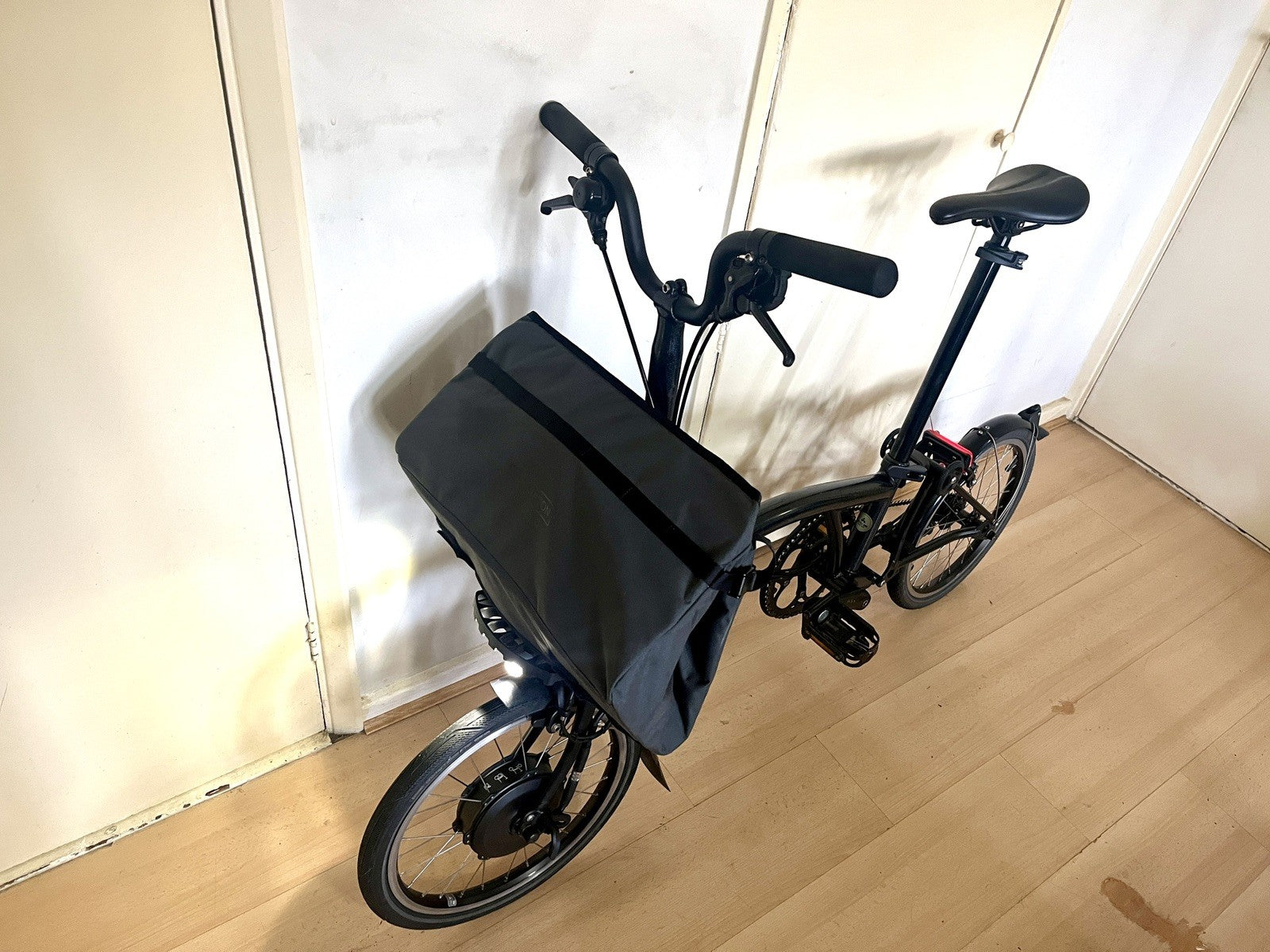 Brompton P Line Electrc Urban 4S, Midnight Black Edition Mid Handlebar RRP £3800