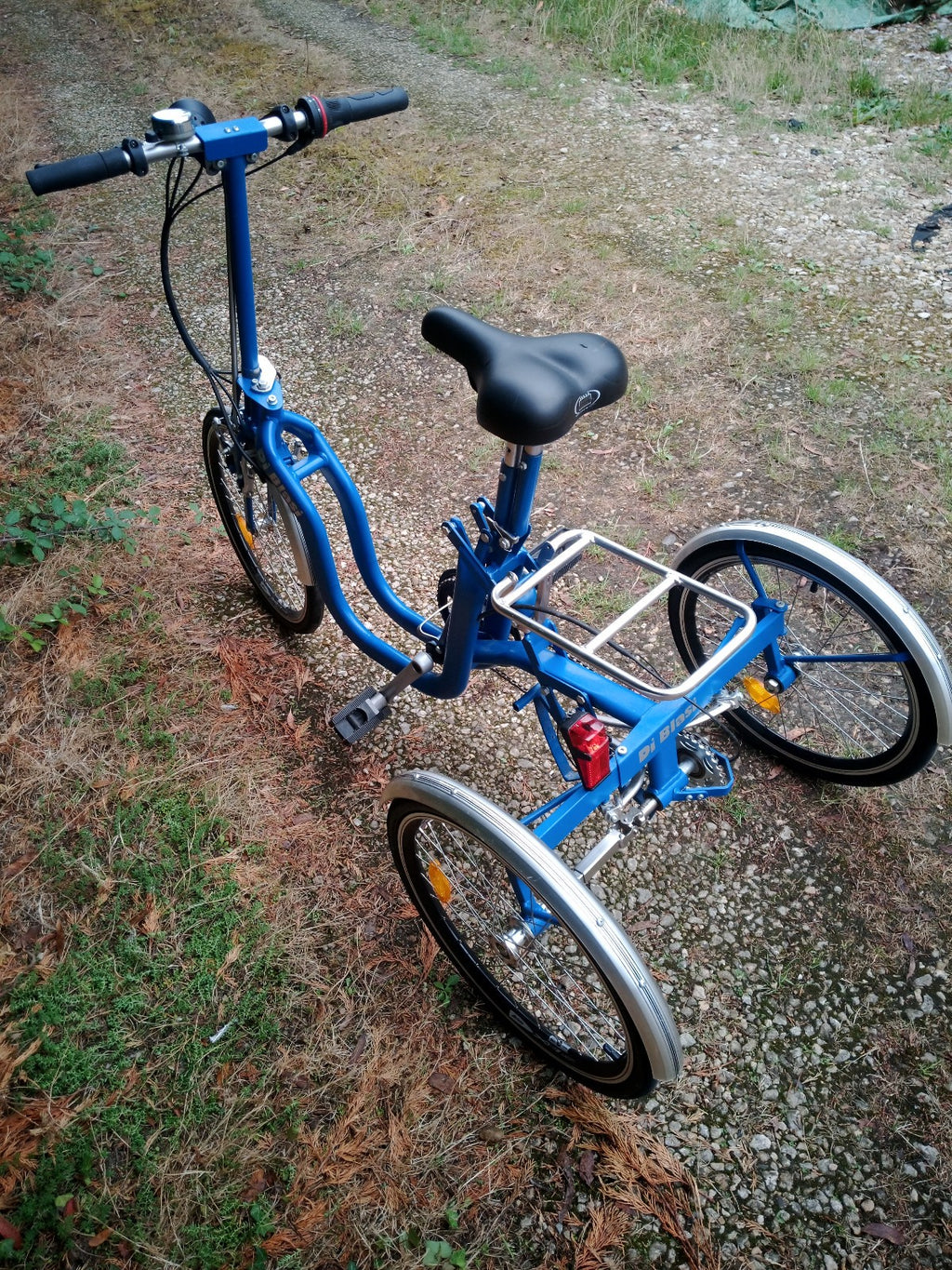 Three wheel folding bike.Di Blasi R32 Folding Tricycle. Lovely blue.High Quality