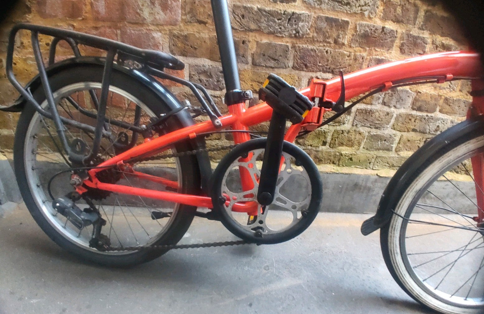 BTWIN Folding Bike 20″ | Urban Commuter Bicycle | 6-Speed Bike | Great for City