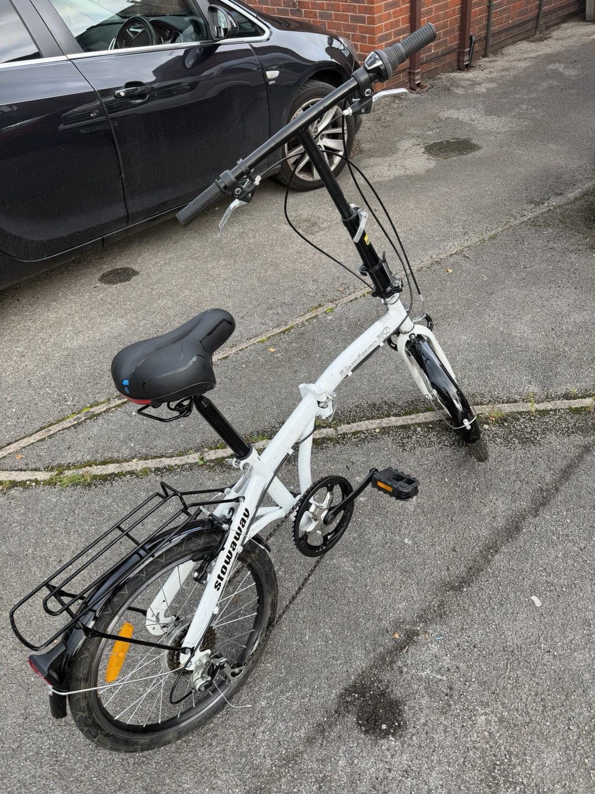Stowaway Venture X9 20in Folding Bike 6 Speed White/Black Rear Rack Mudguards