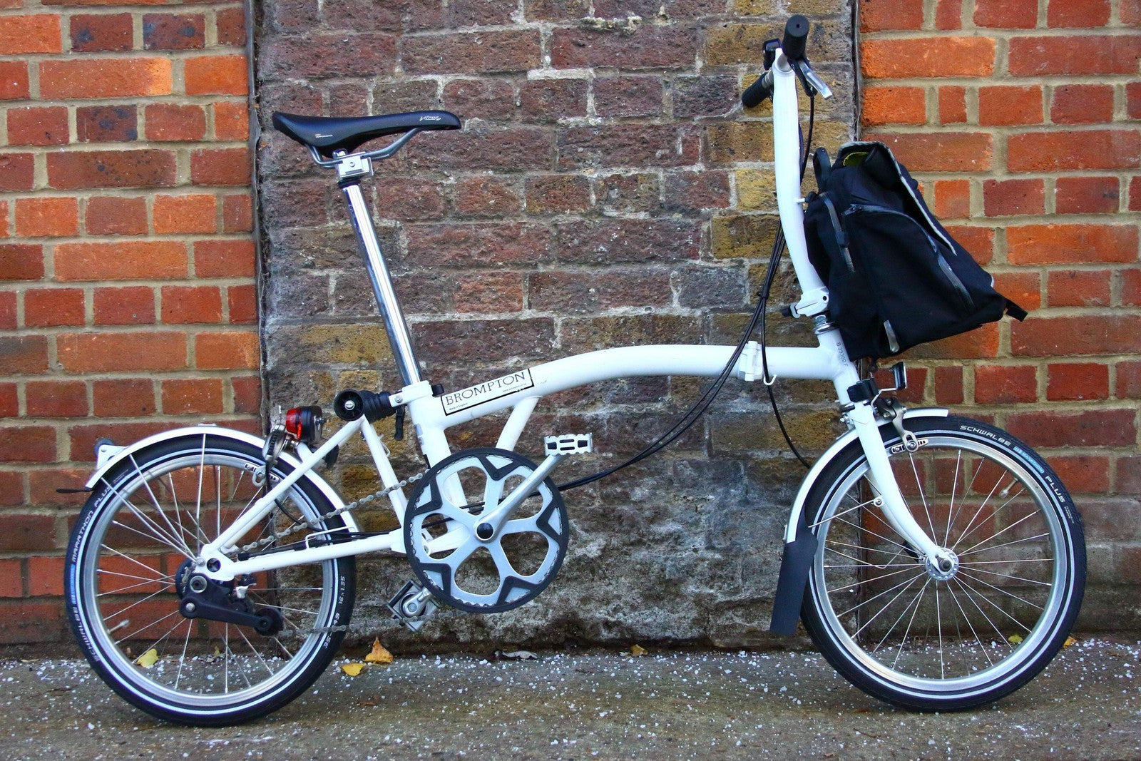 Brompton S2L Folding Ficycle in White (Weighs 10.5kg) Great condition 2010 Model