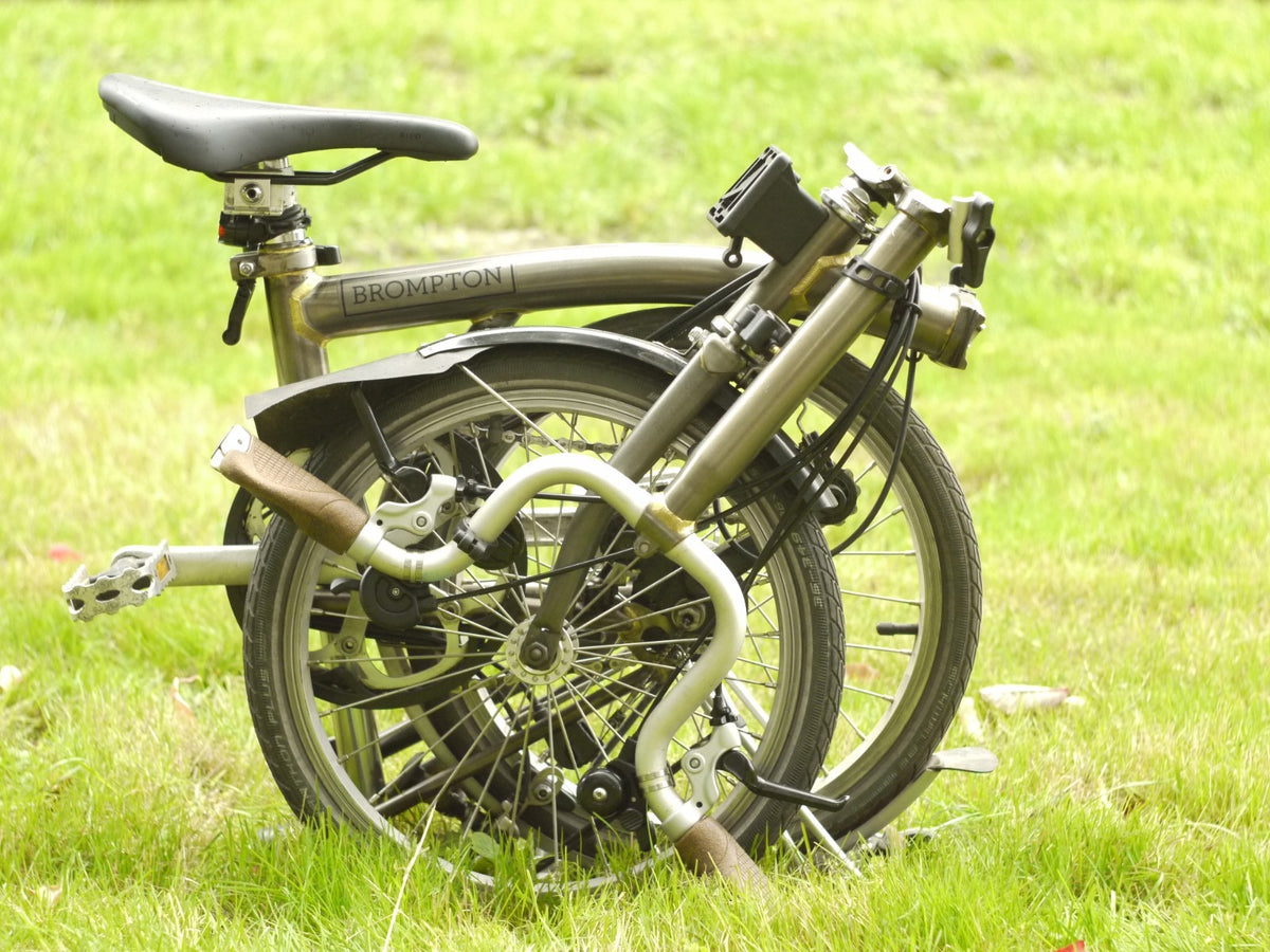 BROMPTON RAW LACQUER M6L complete with Rare John Chapman Game Bag
