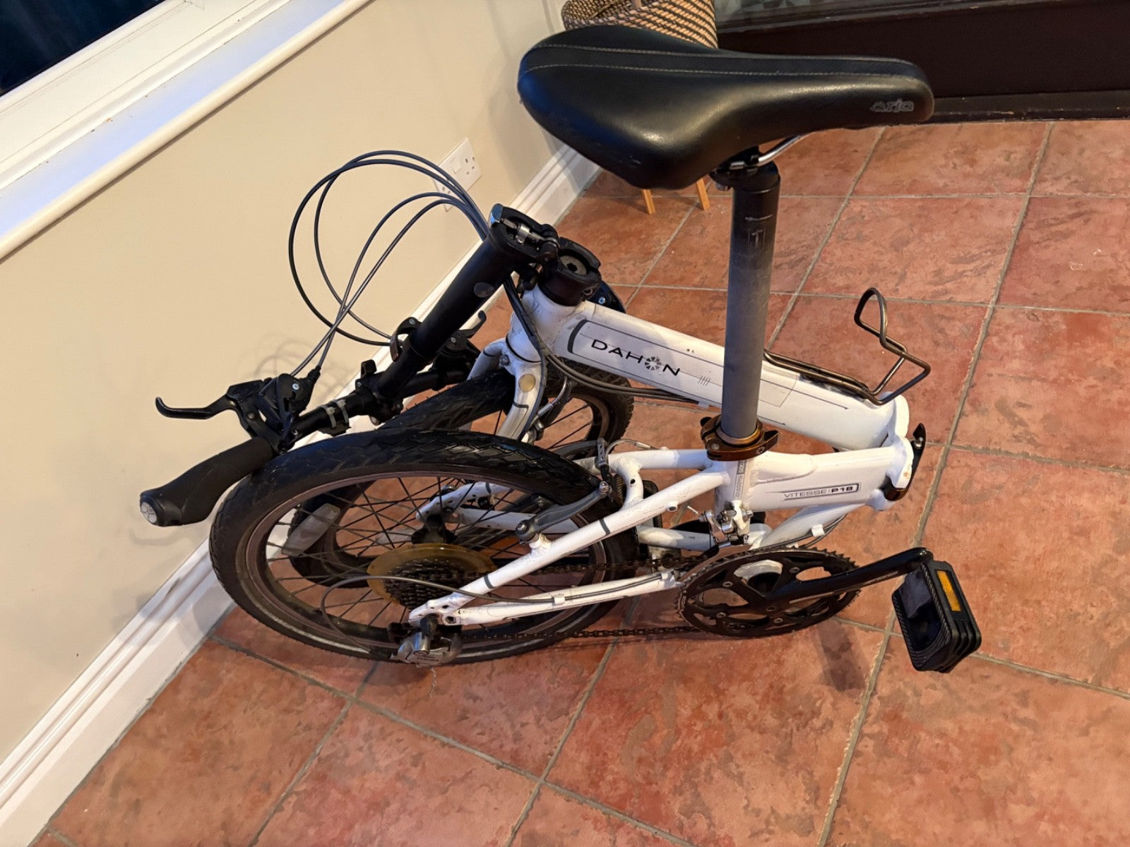 dahon vitesse p18 folding bike. Great bike for commuting. In good condition.