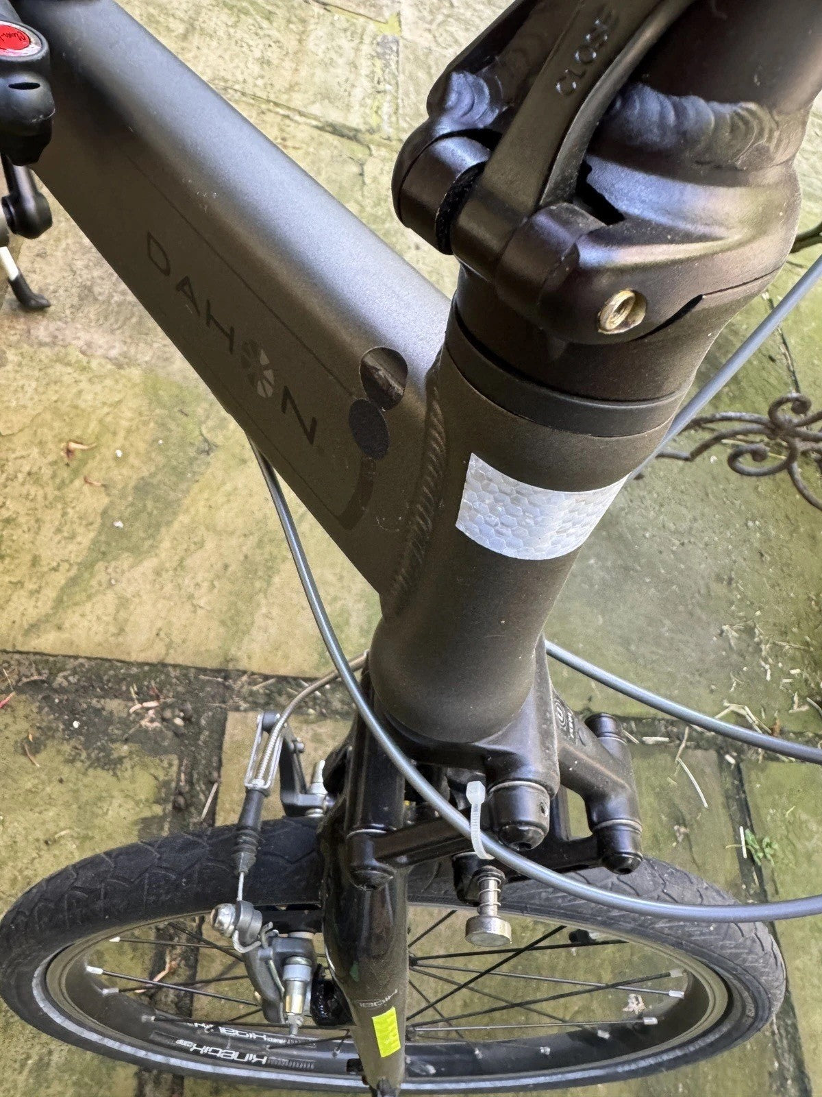 Dahon Jetstream P8 folding bike