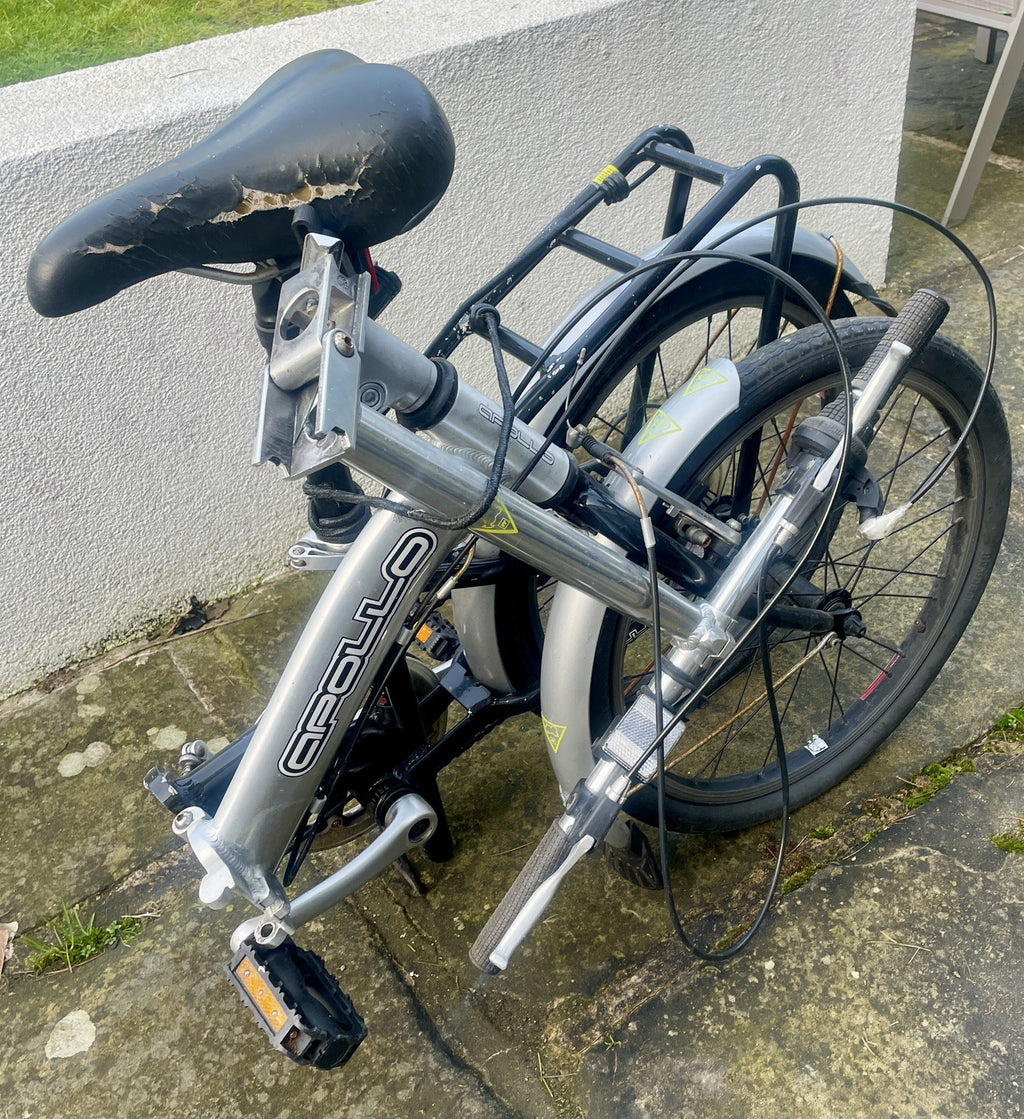 Apollo Folding Bike Aluminium Unisex Adults. Good Condition. Needs service.