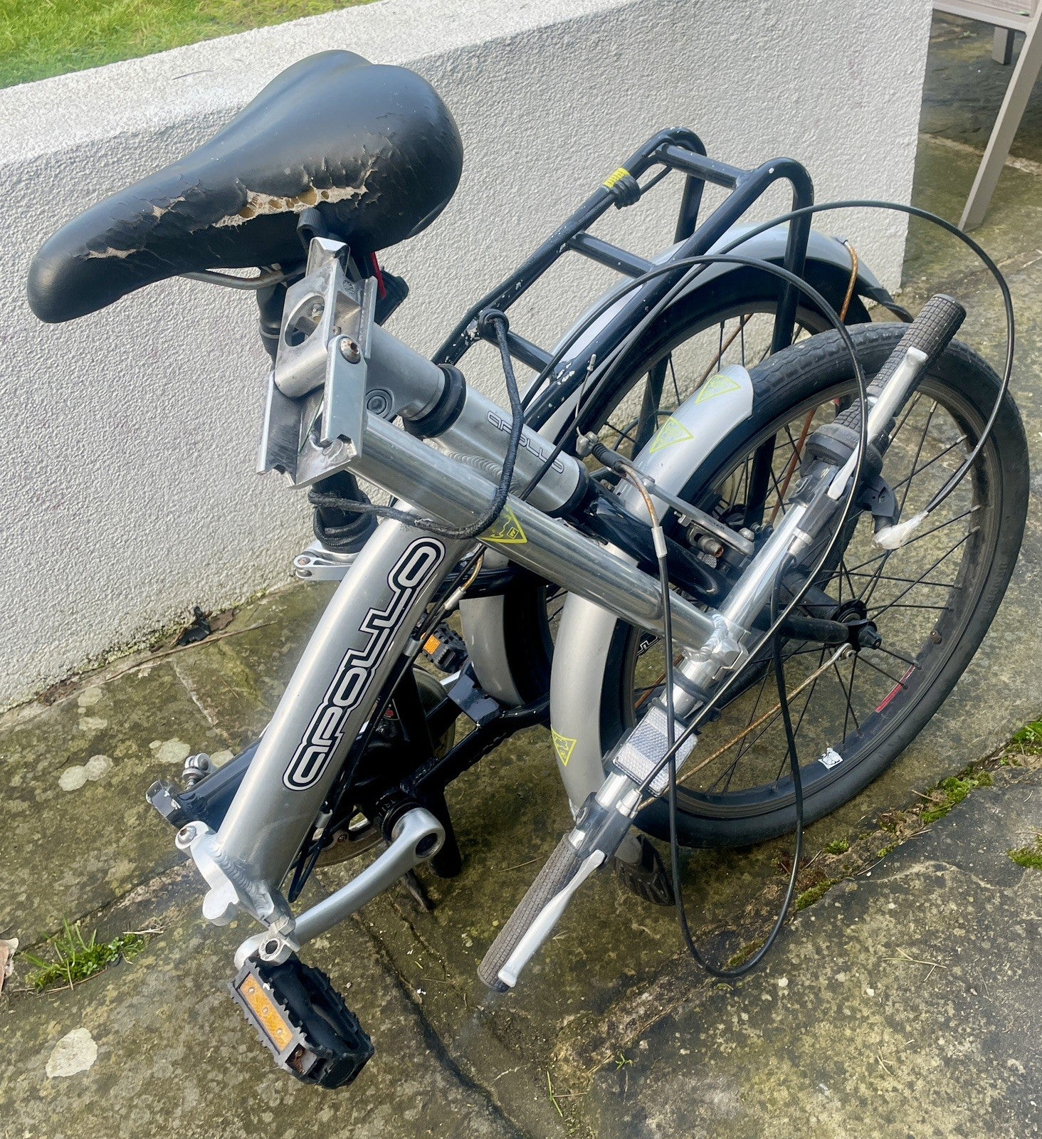 Apollo Folding Bike Aluminium Unisex Adults. Good Condition. Needs service.
