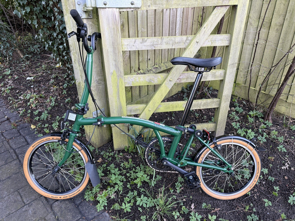 Brompton C Line (2025) – 2-Speed – M – Racing Green  – Barely ridden – Oxford
