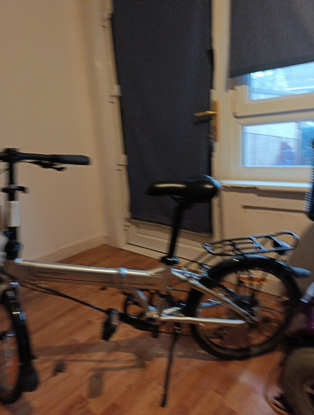 DAHON MARINER D8 FOLDING BIKE NEARLY NEW - SILVER