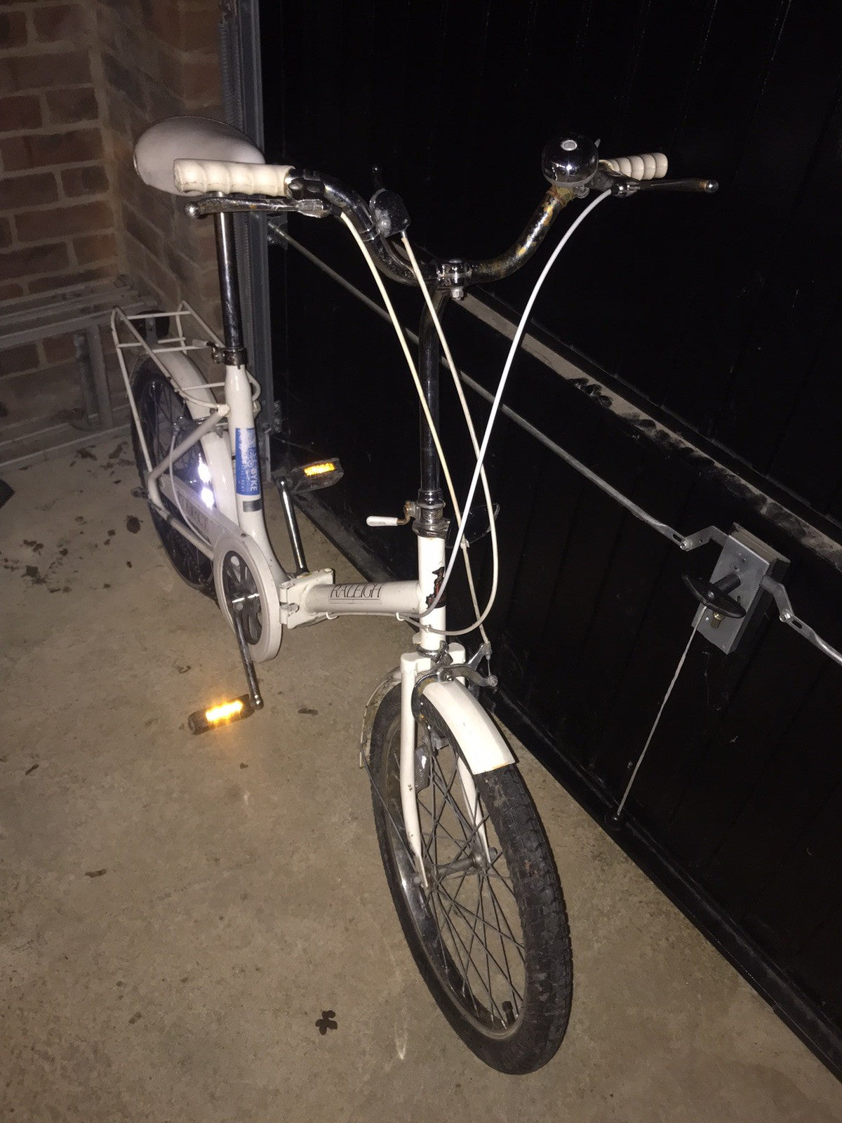 Raleigh Compact folding bike. 20 inch wheels. Suitable for renovation or parts.