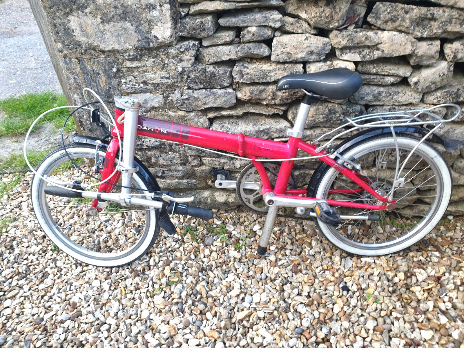 Dahon Speed D7 with pump in the Seatpost. 7 speed rapid rise gears.