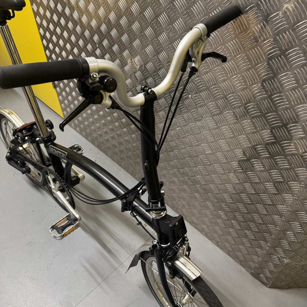 Brompton C Line Explore 2021 Black M Bar Excellent Condition