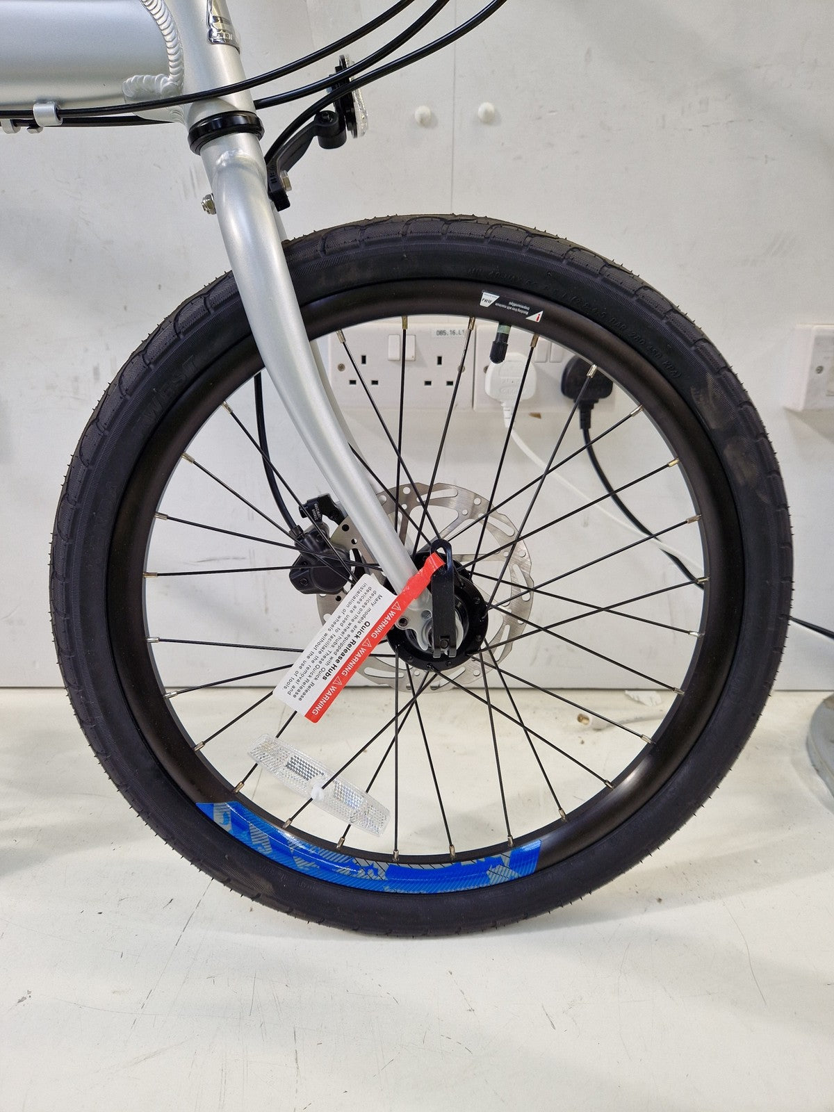 Carrera Intercity 2 Folding Bike 20in Wheels 9 Speed - Alloy - Silver (Used)