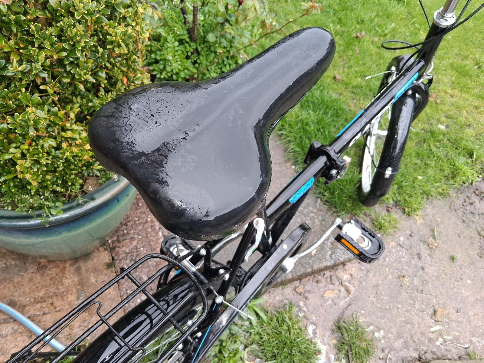 Saker Classic Venture Series Folding Bike 6-Speed. Amazing Condition.