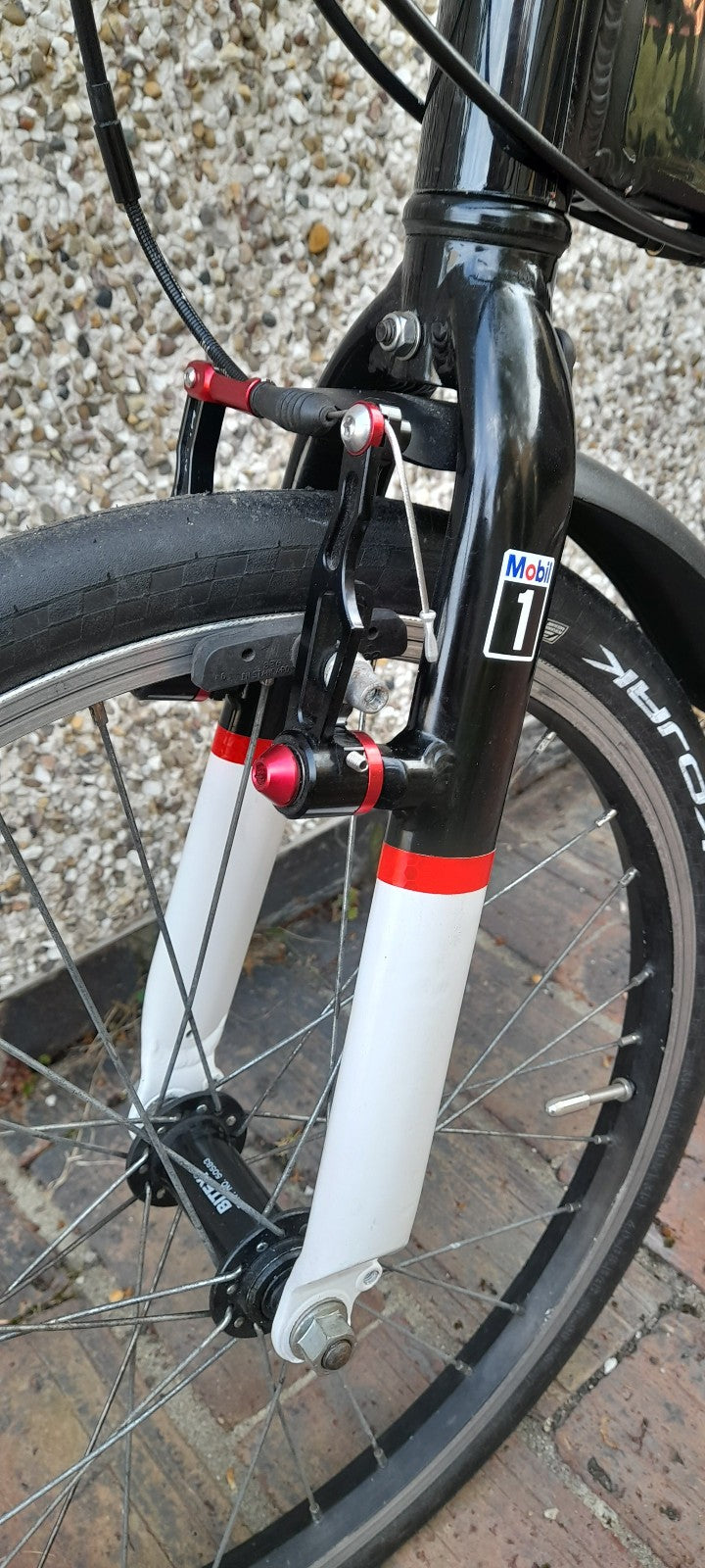 Oyama folding bike, 20 inch wheels, 8 speed.