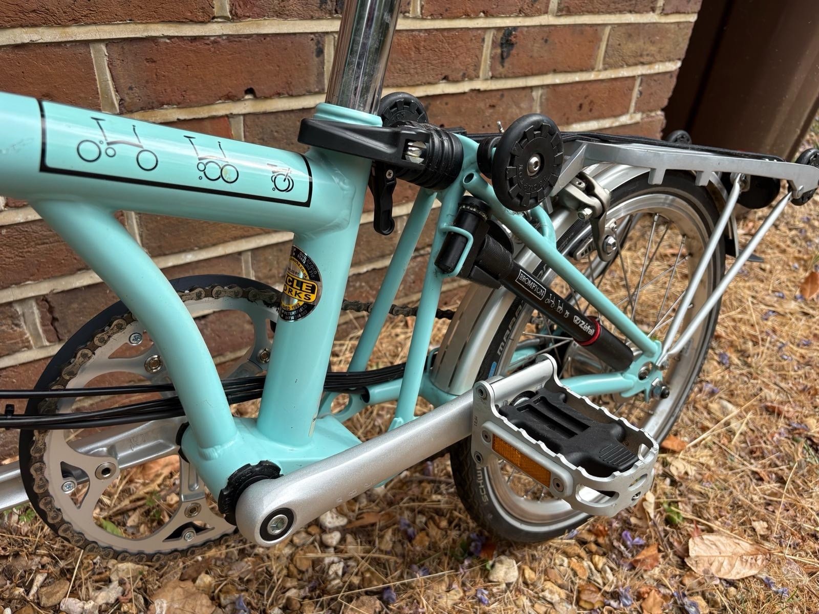 Brompton 6M used once. 6 gears, telescopic seat post.