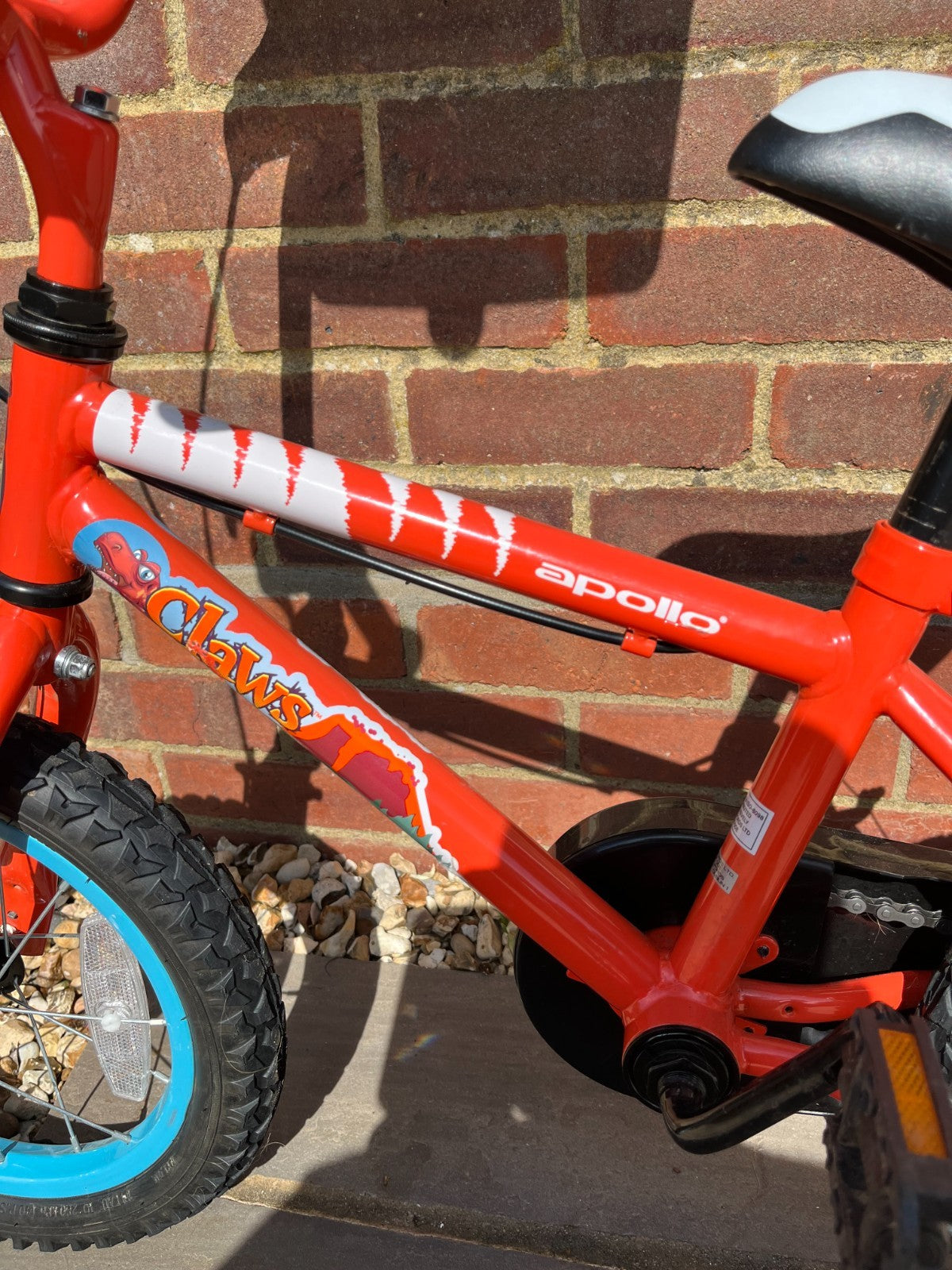 Apollo Claws 14" bike. Clean condition + folding stabilisers!