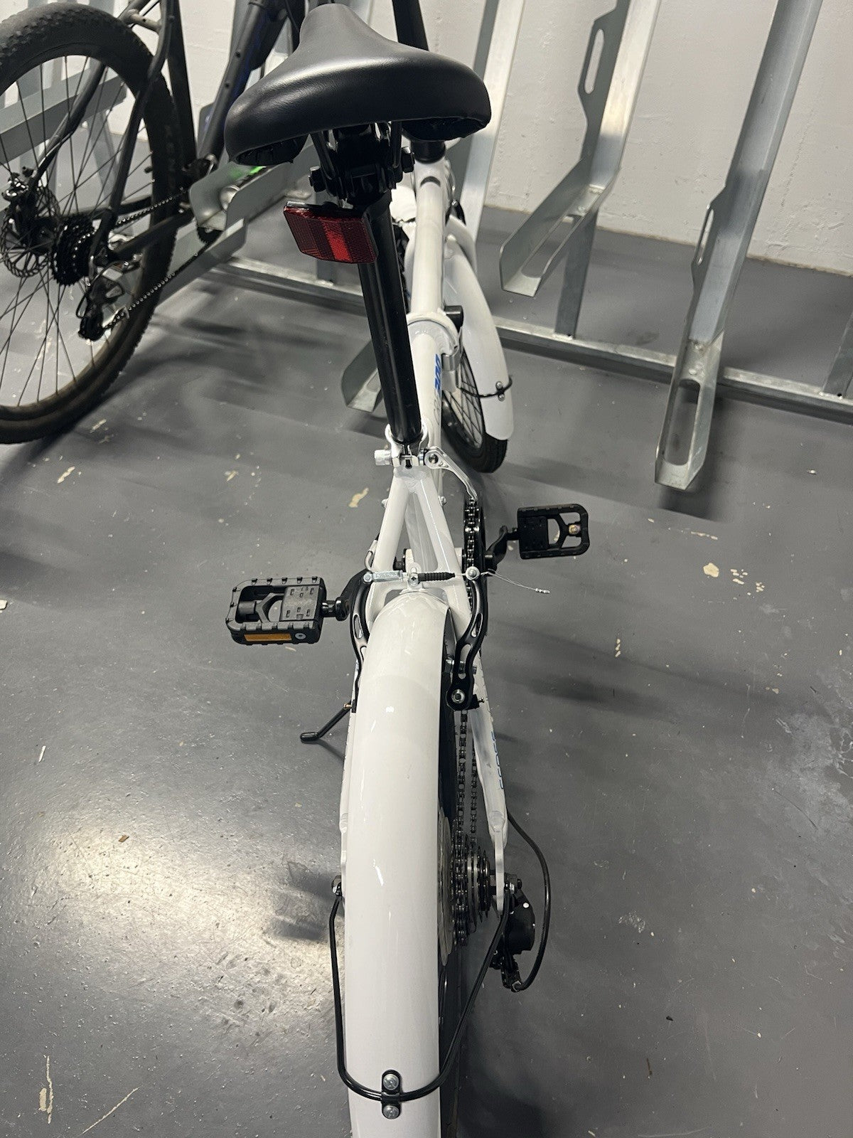 CROSS CRF300 Folding Bike 20 in White with Mudguards & Kickstand