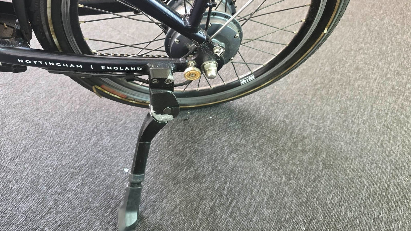 Raleigh Stow-E-Way Folding 7-Speed 20" Wheel - Charger