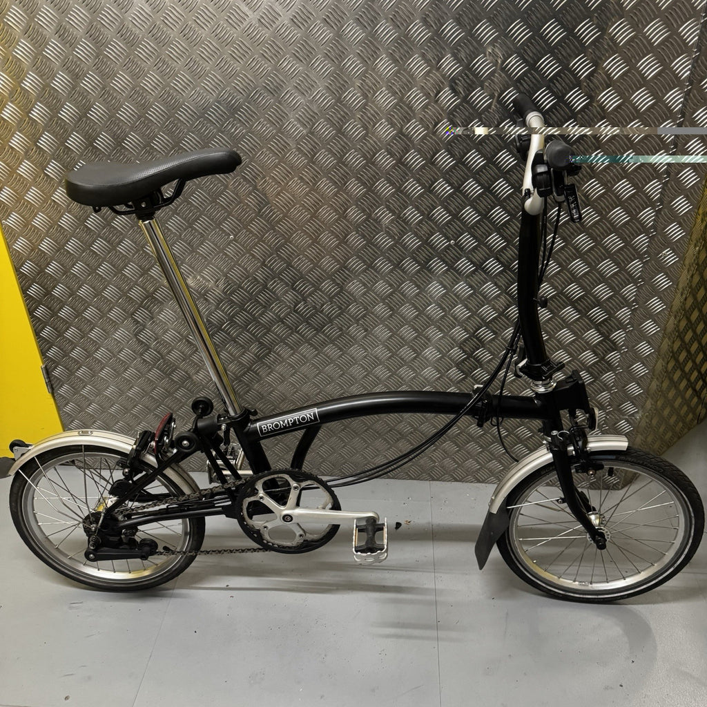 Brompton C Line Explore 2021 Black M Bar Excellent Condition