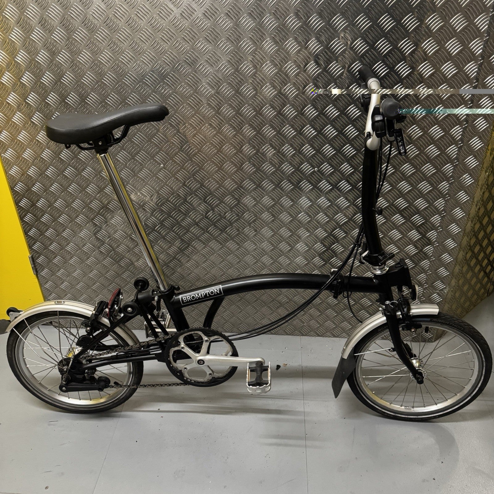 Brompton C Line Explore 2021 Black M Bar Excellent Condition