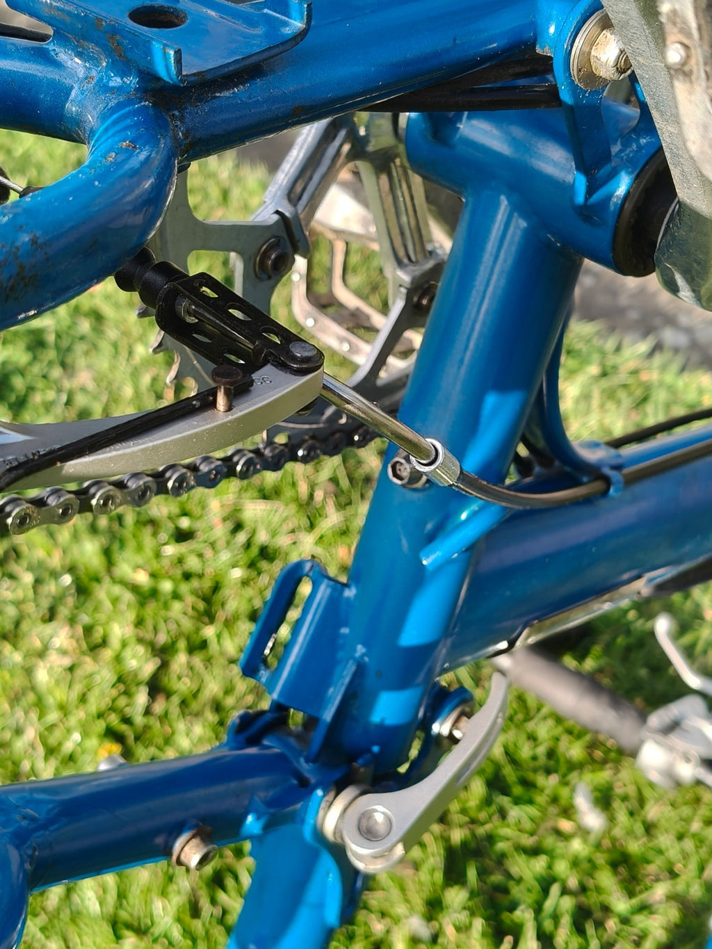 Bike Friday New World Tourist - SRAM Dual Drive - w racks & guards - v good