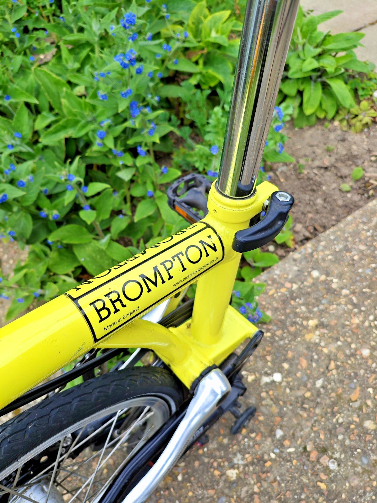 6-Speed Brompton M6L (I think) Folding Bike 2005 Canary Yellow, mudguards.