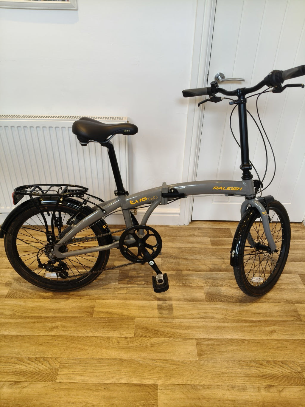 Raleigh Evo 2 Folding Bike 7-Speed Shimano Gears Grey