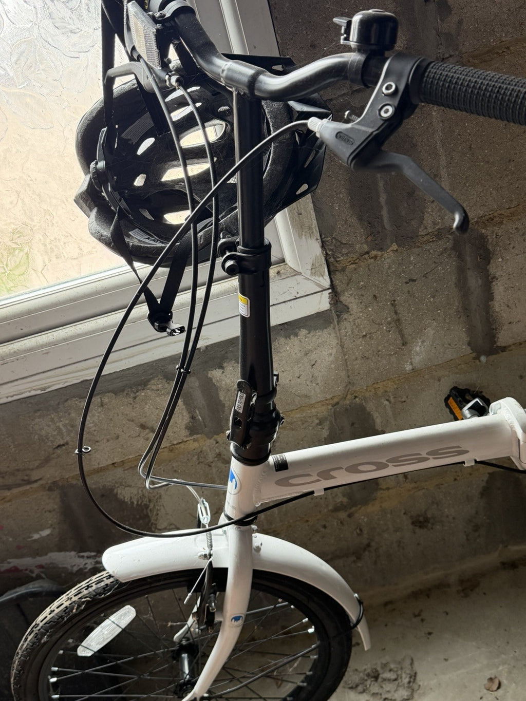 CROSS CRF300 Folding Bike 20 in White with Mudguards & Kickstand