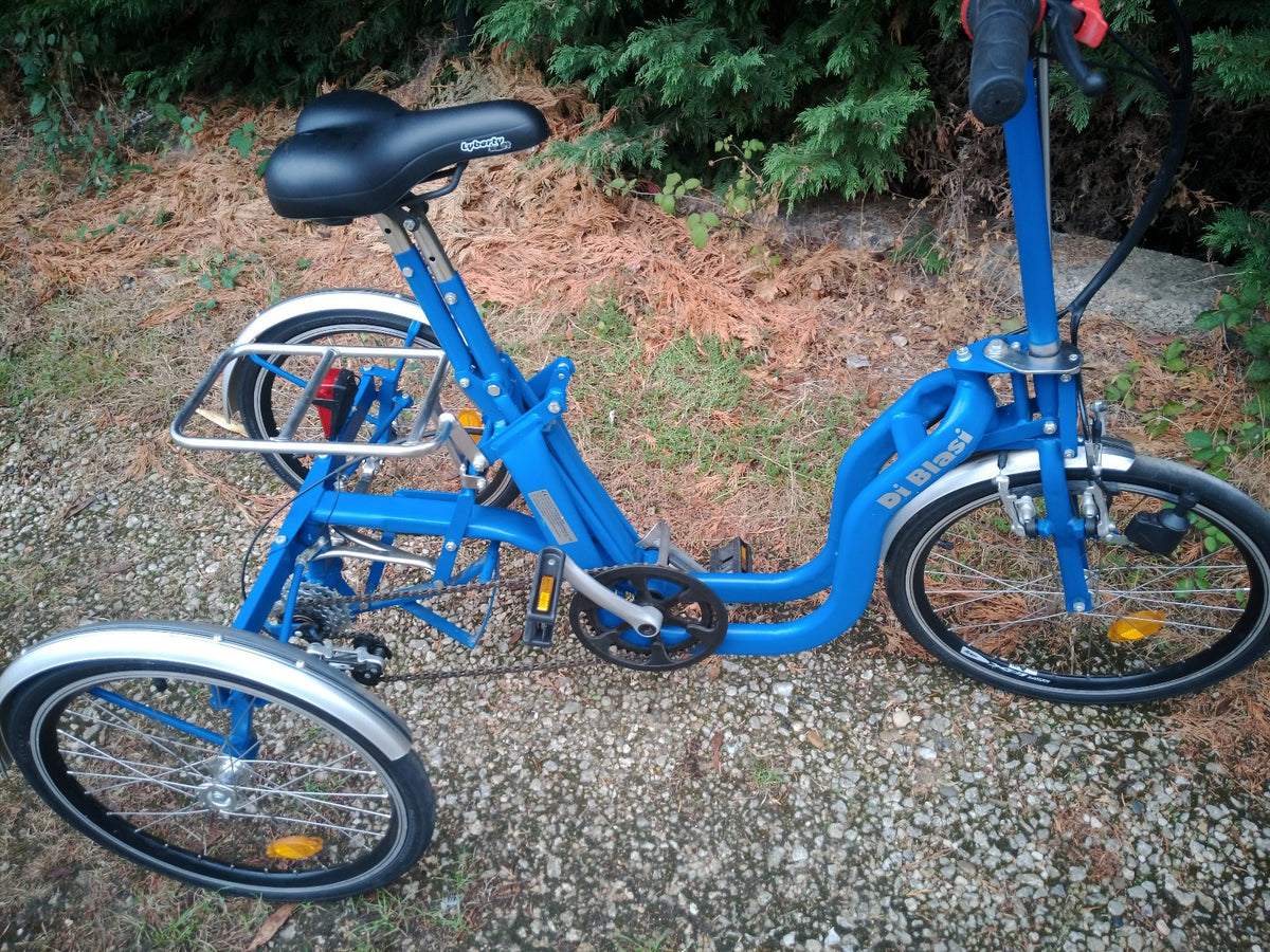 Three wheel folding bike.Di Blasi R32 Folding Tricycle. Lovely blue.High Quality