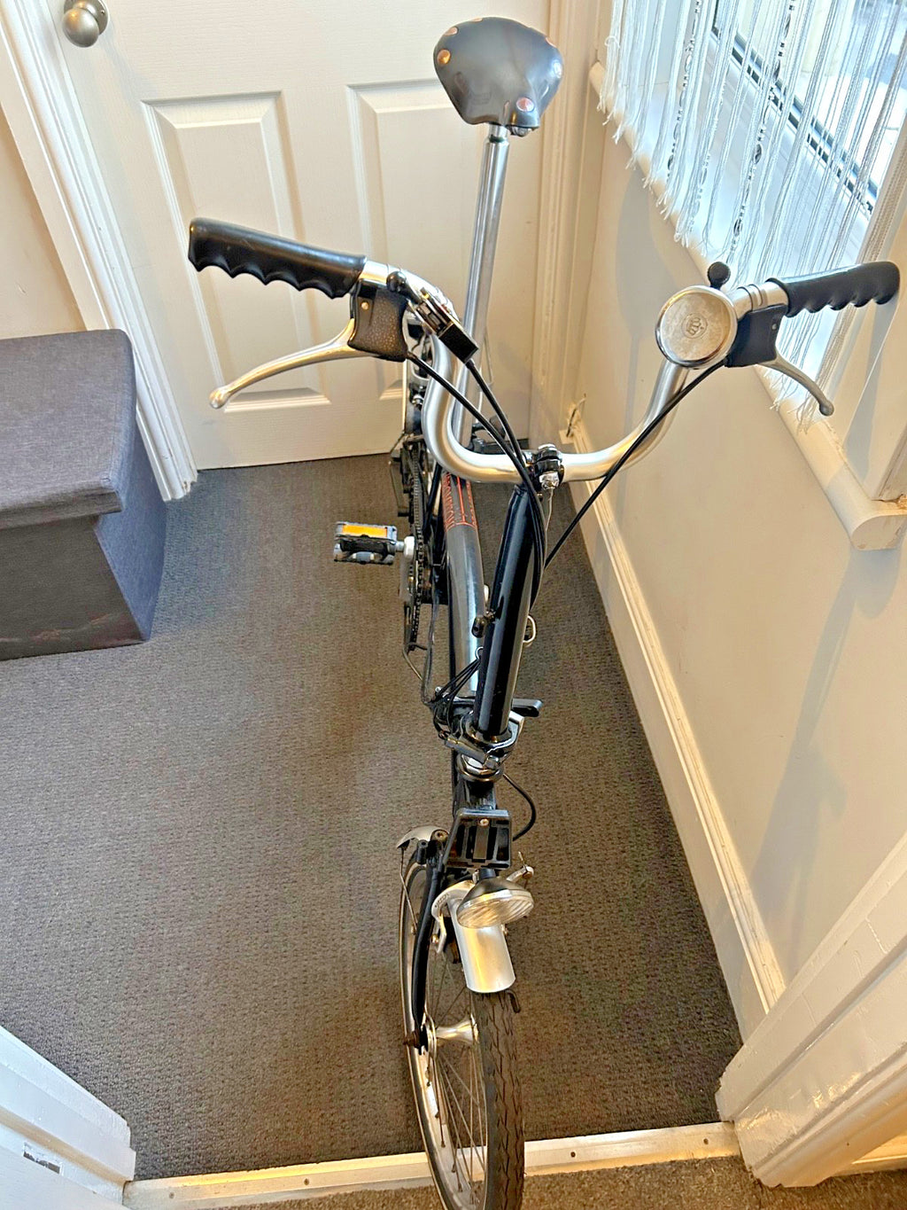 Brompton M3L Folding Bike 3-Speed, Black.