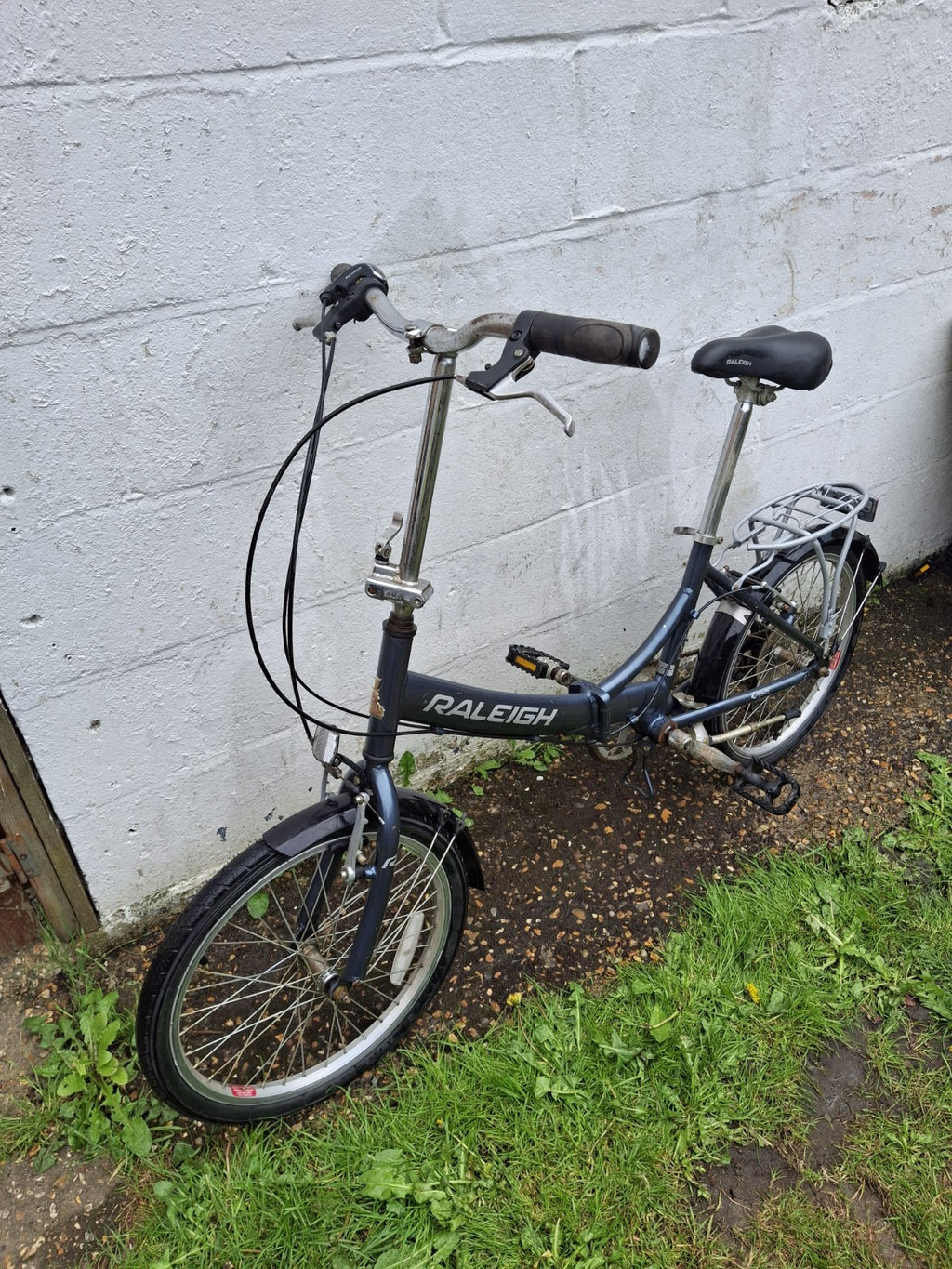 Raleigh EVO 7SP Folding Bike, Aluminum Frame, 20" Wheels, 7 Speed with Revo Grip