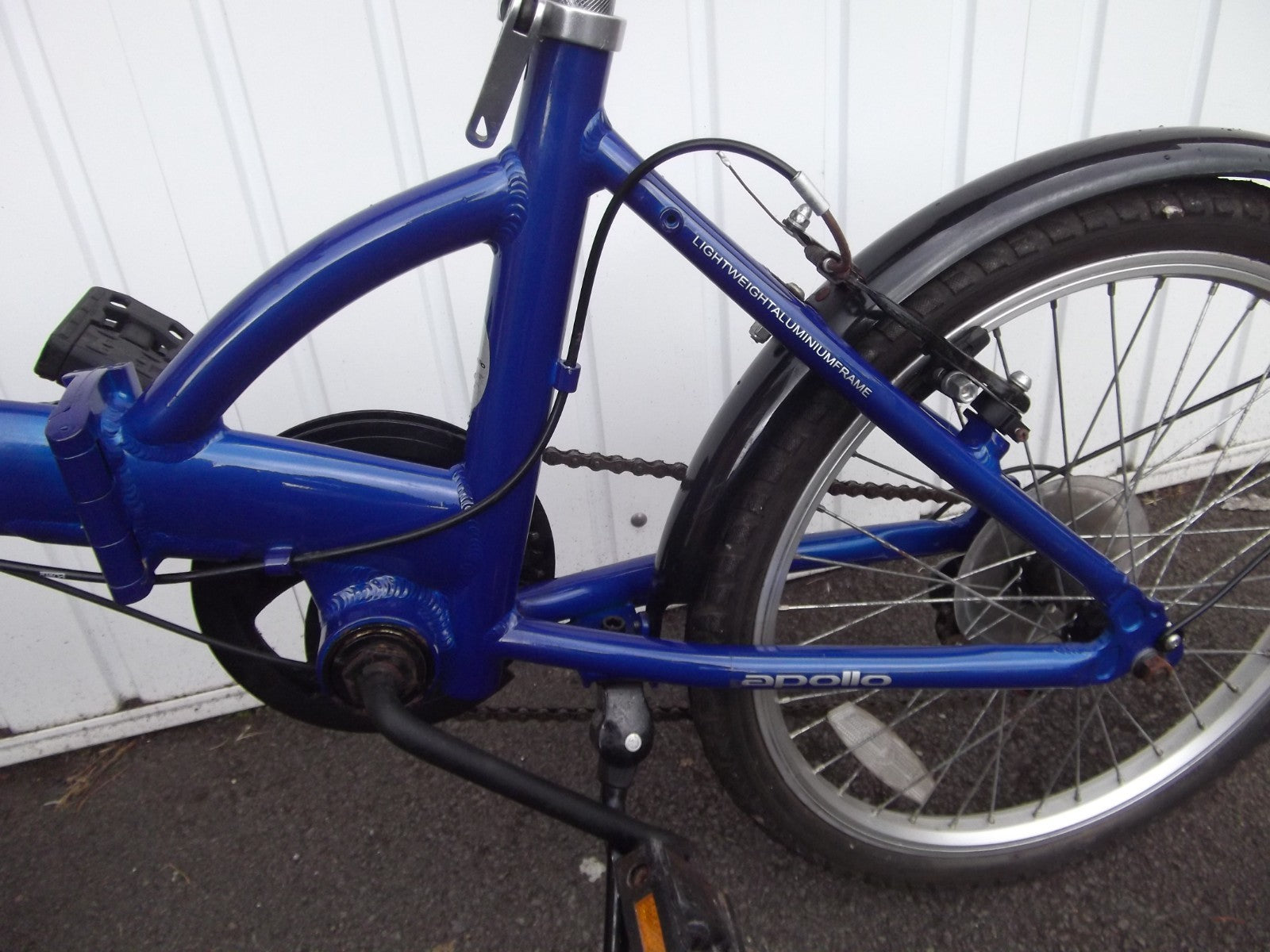 Apollo Tuck Folding Bike 20in Blue 6-Speed V-Brake Kickstand