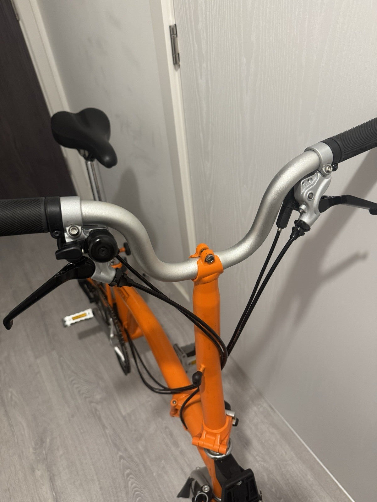 Excellent condition 2023 Brompton C Line Explore (6-speed) in Orange