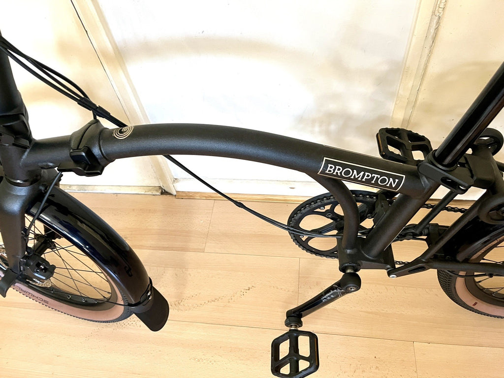 Brompton G Line 2026 with Roller Frame - 8-speed, Space Black, Medium