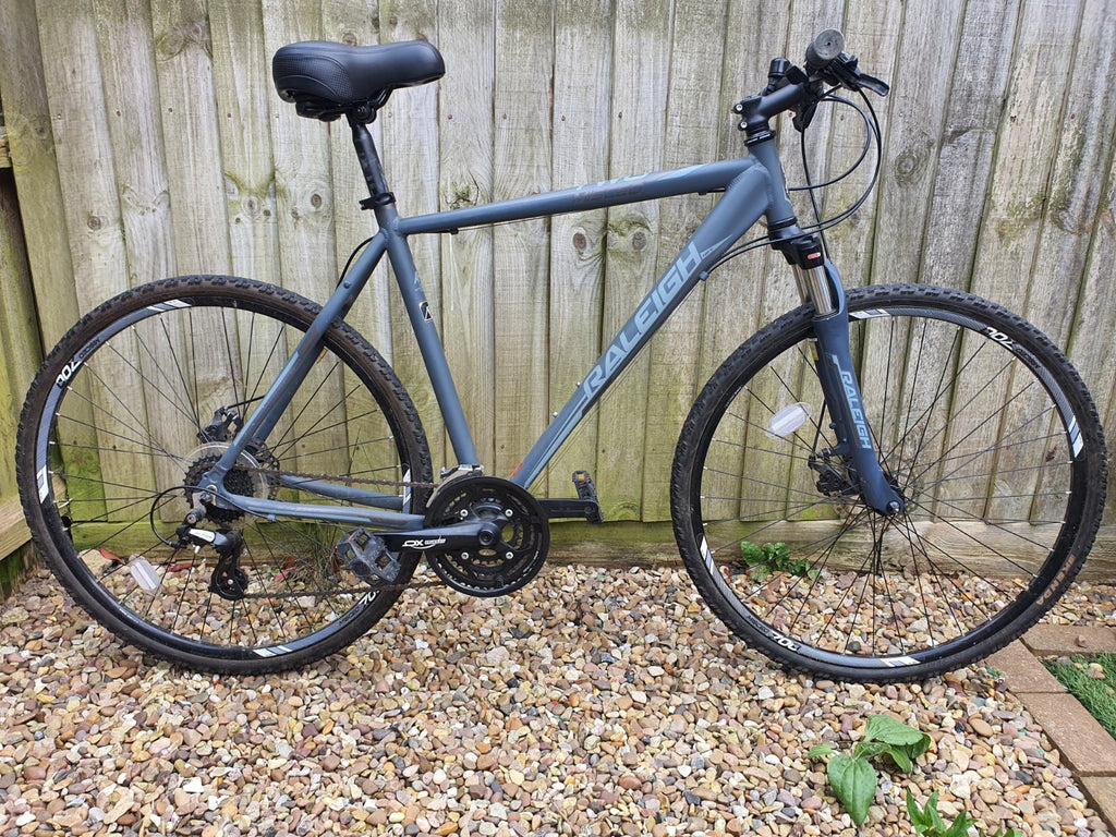 Raleigh Misceo bike 700c wheels good condition collection only