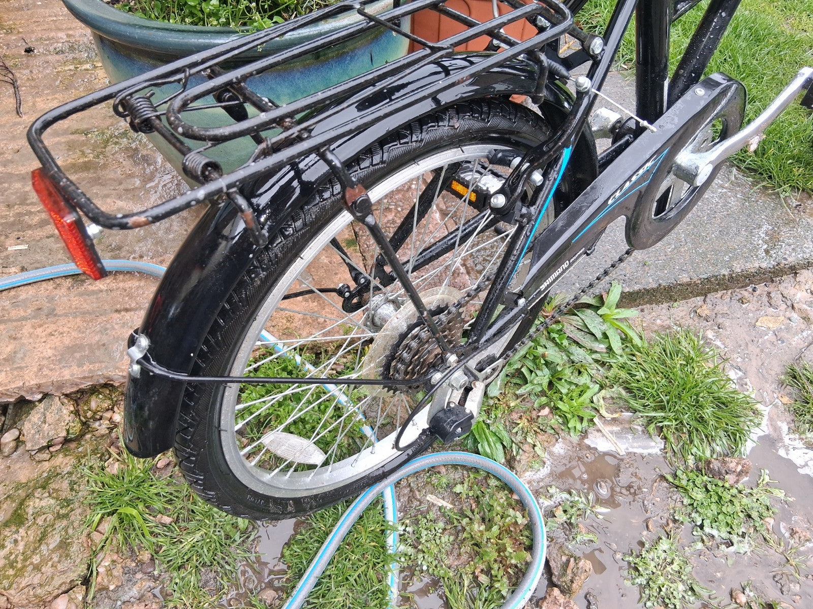 Saker Classic Venture Series Folding Bike 6-Speed. Amazing Condition.