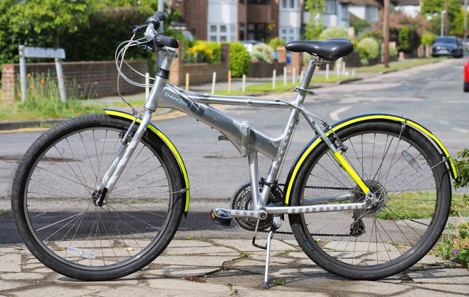 Dahon Espresso Folding Bike: 26" Wheels, mudguards,  Hi-Viz extras