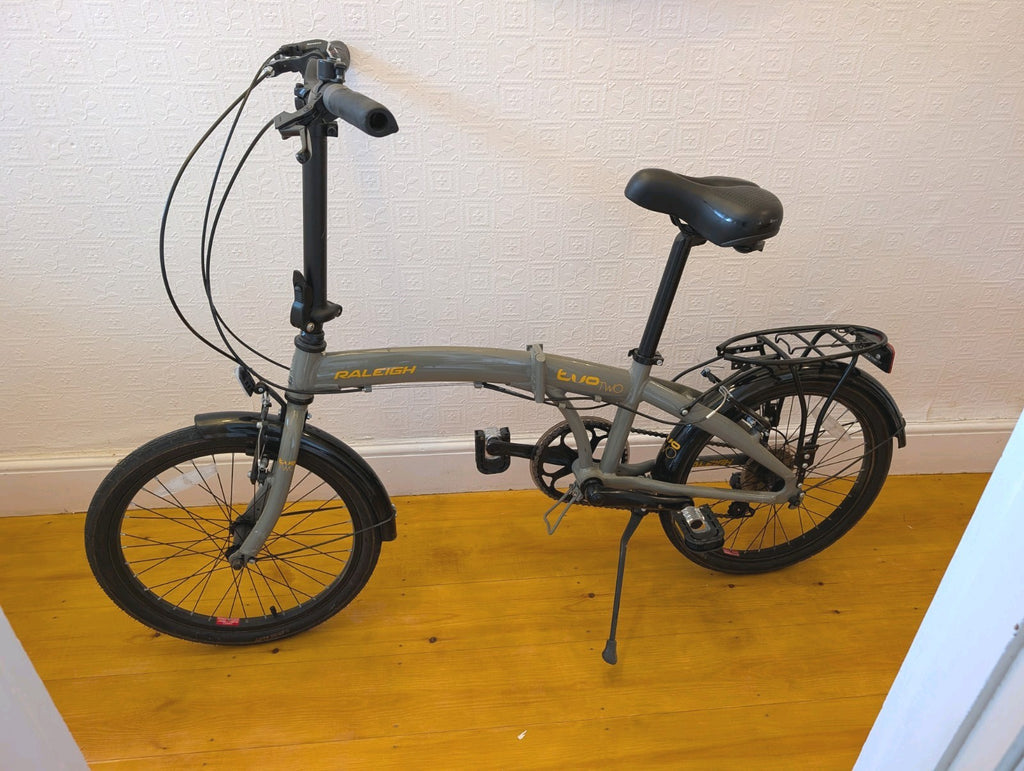 Raleigh Evo 2 Folding Bike 7-Speed Shimano Gears Grey