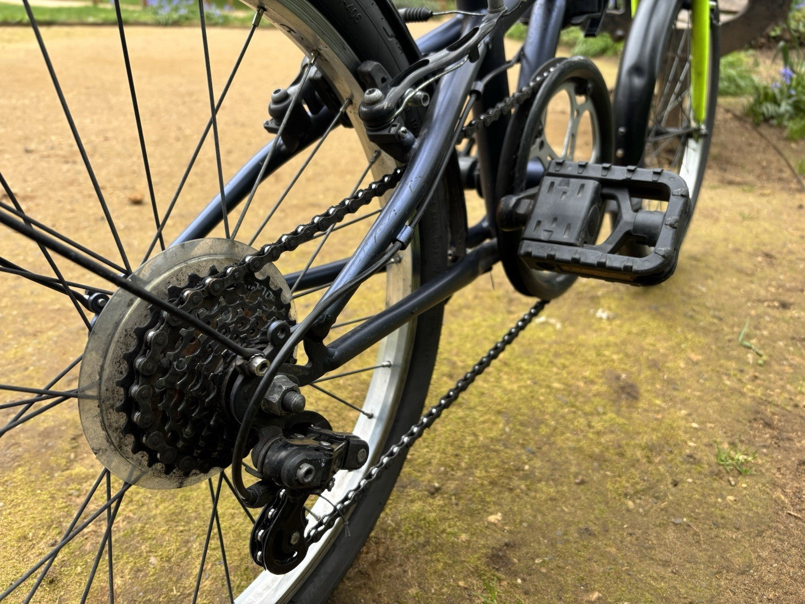 BTWIN Folding Bike 20″ | Urban Commuter Bicycle | 6-Speed Bike | Great for City