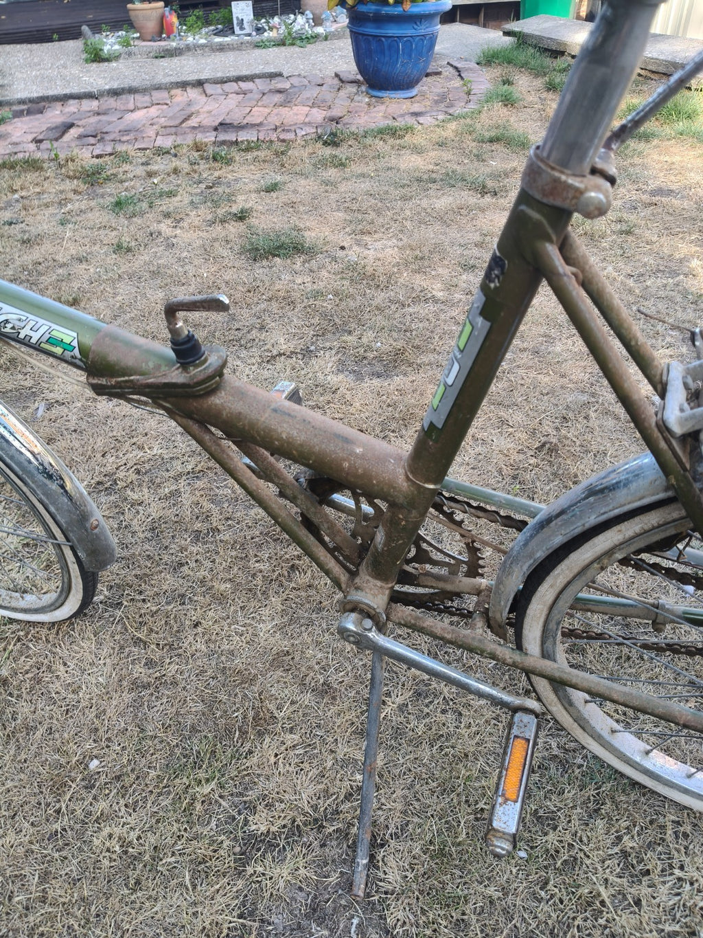 Raleigh Stowaway Folding Bike 20in Green/White Rear Rack Mudguards Bell