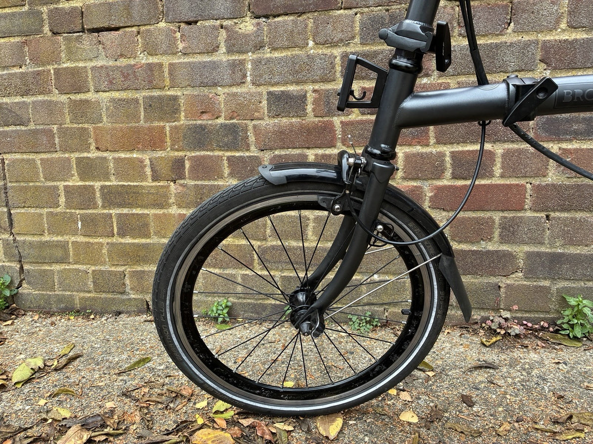 Brompton C line  Folding Bike 9 speed  16in Black 23cm