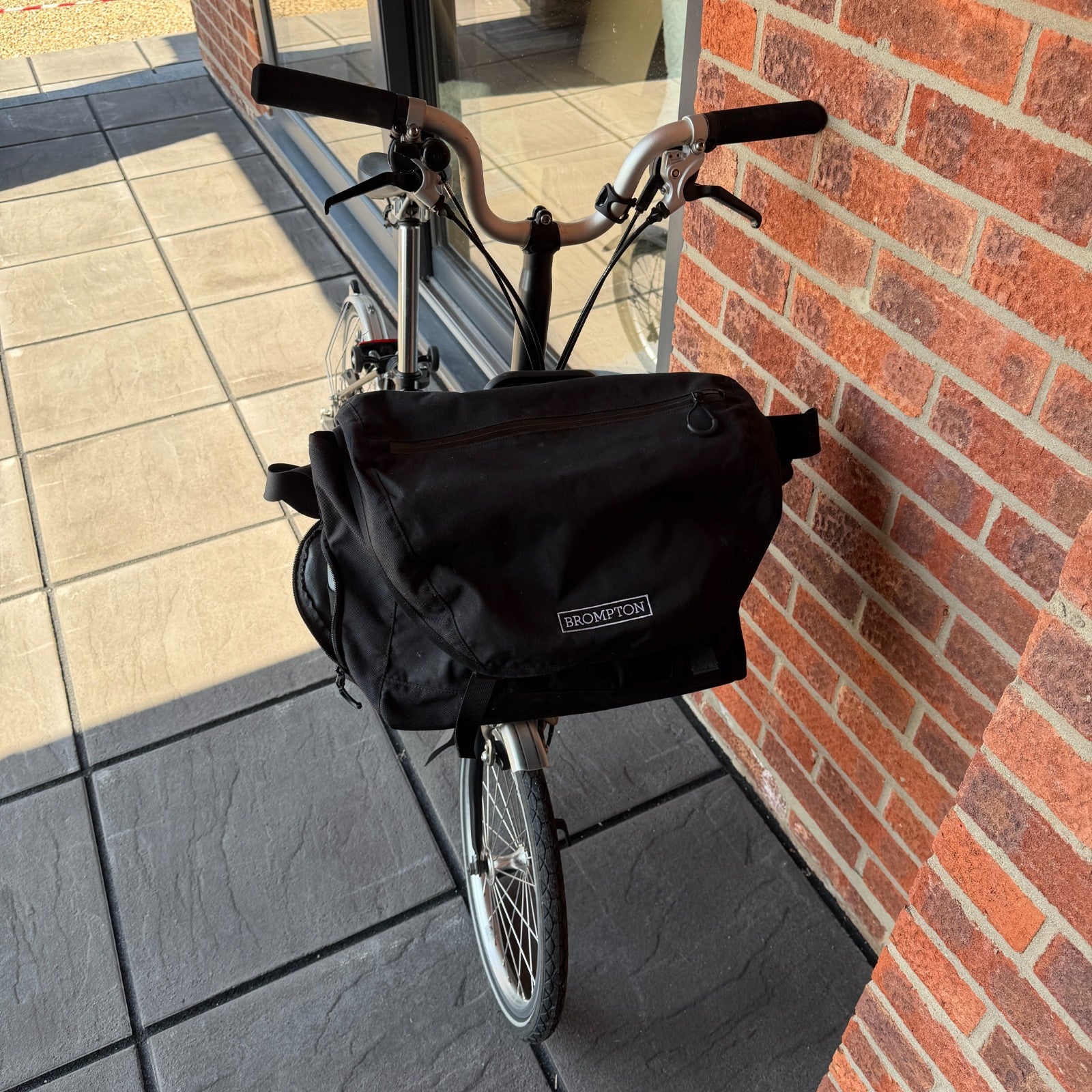 Brompton MK2 Classic 6 speed in very good condition including front bag