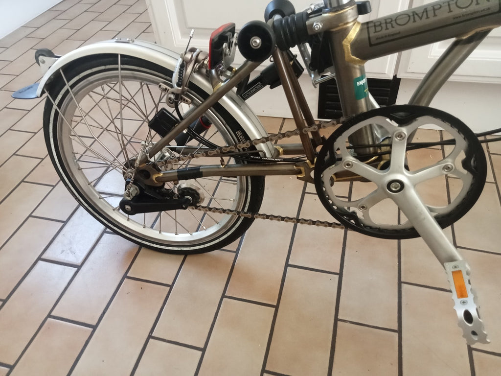 BROMPTON M3L  3 SPEED FOLDING CYCLE,  Near MINT CONDITION AND HARDLY USED.