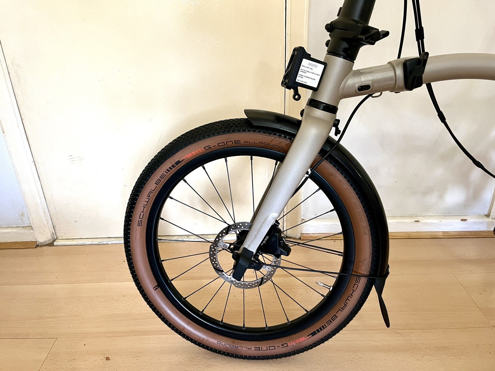 Brompton G Line 8 speed with rack and Mudguards, Traildust White, Large